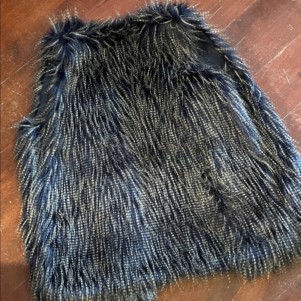 Mossimo Supply Co. Faux Fur Vest in Black and Gray - Picture 9 of 11